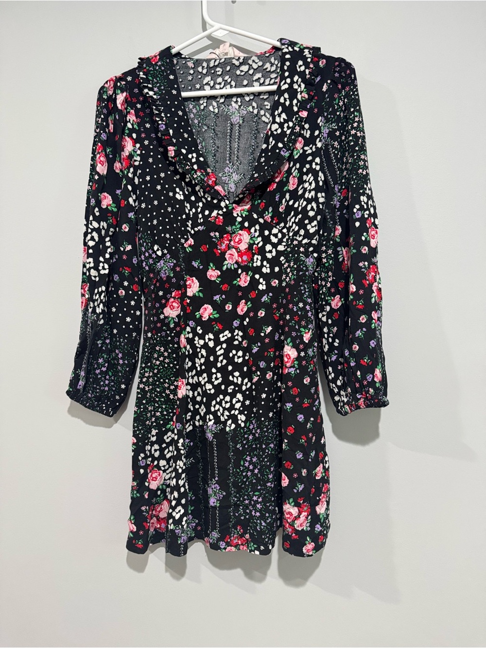 NWT Petites Black Floral V-Neck Women's Dress with Long Sleeves Size 2